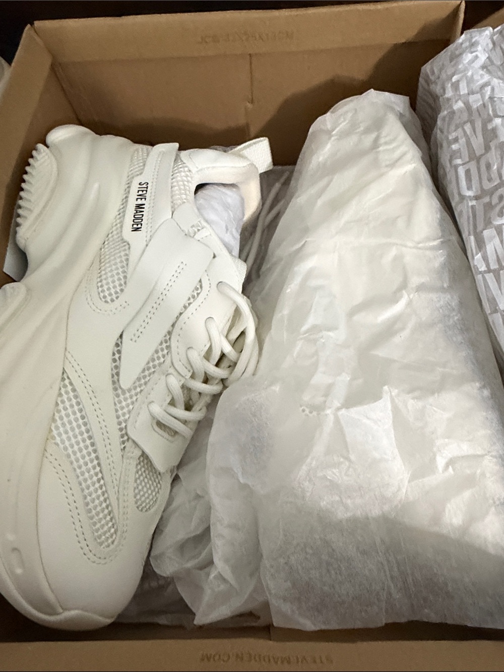 Steve Madden Men’s Off-White Chunky Athletic Sneakers